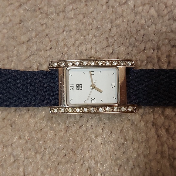 Givenchy watch - Picture 2 of 10